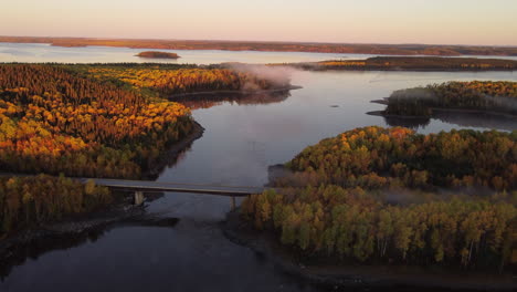 Eeyou-Istchee-Baie-James-river-at-sunrise-with-fog