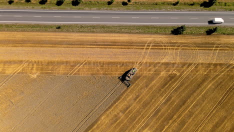 Combine-harvester-collecting-barley
