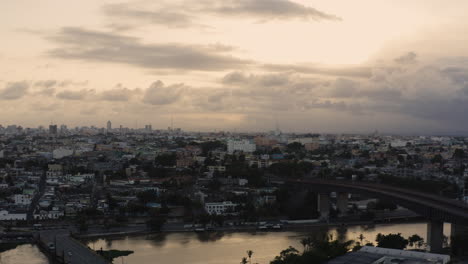 Stadtbild-Von-Santo-Domingo-Und-Die-Brücken-Von-Flotante-Und-Ramon-Matrias-Mella-In-Der-Dominikanischen-Republik