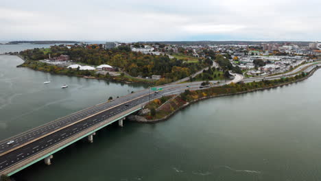 Atemberaubende-Luftaufnahme-Der-Autobahn-I-295-In-Portland,-Maine