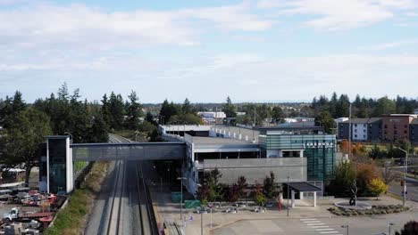 Railway-Tracks-Of-Lakewood-Station-And-The-Parking-Garage-At-Pacific-Highway-Southwest-In-Washington,-USA