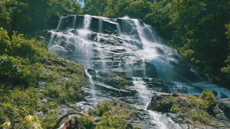 Beautiful-footage-of-Amicalola-Falls,-the-largest-waterfall-in-all-of-Georgia-–-towering-over-the-landscape-at-729-feet-tall
