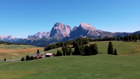 Girl-enjoying-the-mountain-landscape-in-Dolomites