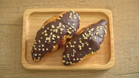 croissant-with-chocolate-and-nutty