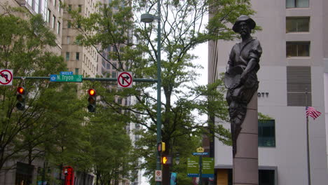 Shots-of-downtown-Charlotte,-Trade-and-Tryon-Street