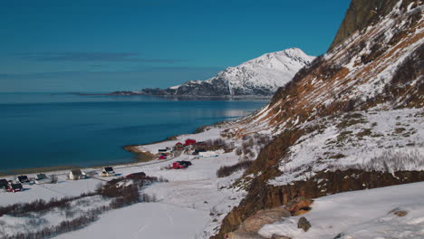 Impresionante-Cámara-Cinematográfica-De-Izquierda-A-Derecha-Travelling-Shot-De-Grotfjord,-Noruega