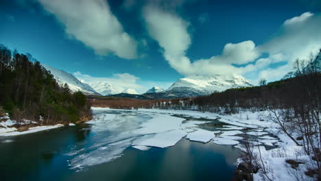Stunning-cinematic-timelapse-of-a-frozen-river-melting