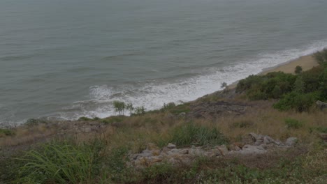 Ocean-Waves-Crashing-At-The-Grassy-Seashore-Of-Trinity-Bay-In-Captain-Cook-Hwy,-Wangetti,-QLD,-Australia