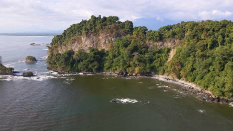 Aerial-footage-of-a-secluded-beach-at-high-tide-near-Manuel-Antonio,-Costa-Rica