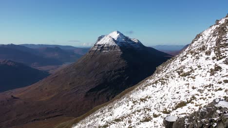 Grau,-Torridon-Mountains,-Schottland-Im-Winter,-Antenne