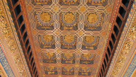 Ceiling-Of-Grand-Hall-Of-The-Palace-of-the-Catholic-Monarchs-In-Aljaferia-Palace-In-Zaragoza,-Spain