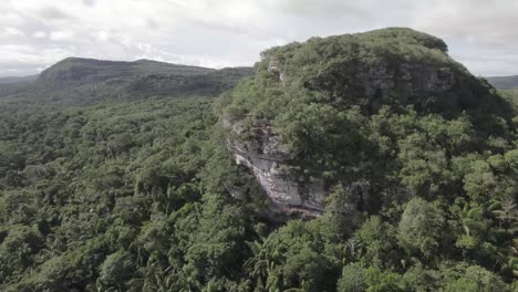 Cerro-Azul,-Guaviare,-Colombia,-Top-of-the-Chiribiquete-Range-at-Daytime---aerial-drone-shot