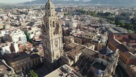 Glockenturm-Der-Kathedrale-Von-Murcia-Mit-Stadtbild,-Spanien