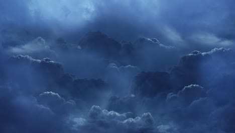 4k-Gewitter,-Das-Durch-Dicke-Wolken-Am-Himmel-Fliegt