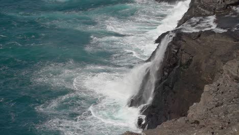 Splashing-Stream-Of-Bosdalafossur-Waterfall-At-Leitisvatn-And-Trælanípa-Cliffs-In-Vágar,-Faroe-Islands