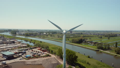 A-Modern-Windmill-Erecting-In-Nieuwe-Gouwe-Province-Beside-The-Gouwe-Canal,-In-Zuidelijk-Halfrond-Near-Guoda-City,-South-Holland,-Netherlands