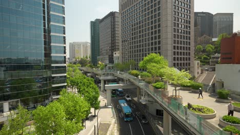 Seoul-city---Seoullo-7017-skygarden-park-and-cars-traffic-under-the-overpass---elevated-view