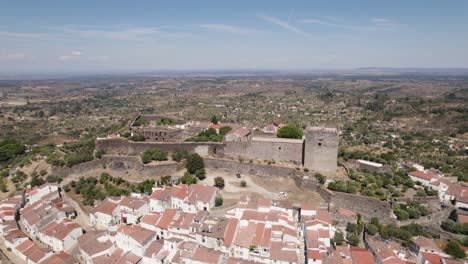Festung-Castelo-De-Vide-Mit-Blick-Auf-Serra-De-Sao-Mamede,-Portugal