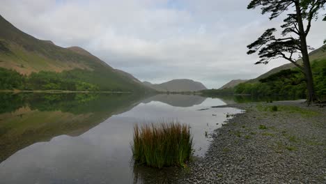Early-Morning-shot-of-Buttermere,-Lake-District,-England