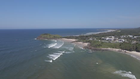 Malerische-Küste-Und-Meereslandschaft-Am-Strand-Von-Cabarita,-Nordosten-Von-New-South-Wales,-Australien---Drohnenaufnahme-Aus-Der-Luft