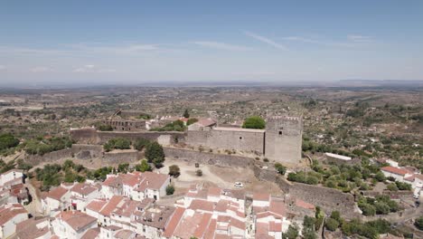 Castelo-de-Vide-perched-castle-and-surrounding-landscape,-Portugal