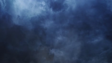 Nubes-Cumulonimbus-Y-Tormentas-Eléctricas-En-El-Cielo-Alejándose