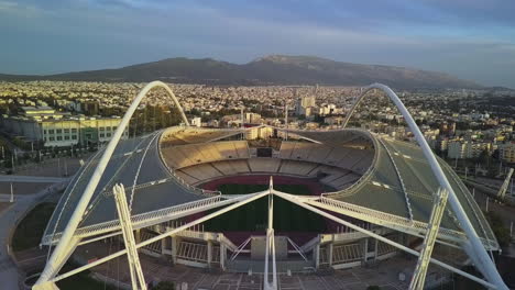 Imágenes-Aéreas-Sobre-El-Estadio-Olímpico-Vacío-De-Atenas-Grecia