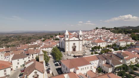 Castelo-de-Vide-village-and-Santa-Maria-da-Devesa-church,-Portugal