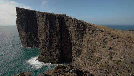Traelanipa,-Slave-Mountain-Cliffs-In-The-Faroe-Islands
