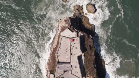 Aerial-top-down-forward-over-Nazaré-or-Nazare-lighthouse,-Portugal