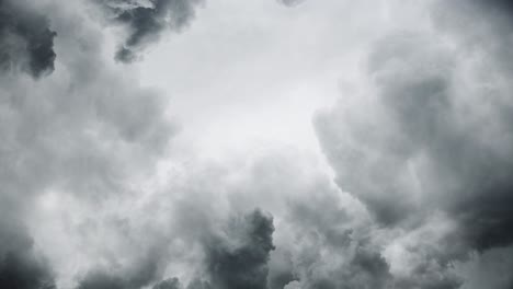 Gewitter,-Die-Unter-Der-Oberfläche-Von-Wolken-Und-Blitzen-Auftreten