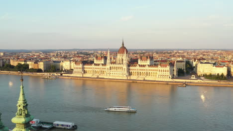 Revealing-drone-shot-of-the-Hungarian-Parliament-Building-in-Budapest-Hungary