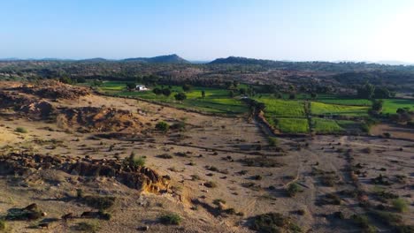 Bebaute-Felder-In-Wüstenlandschaft,-Rajasthan-In-Indien