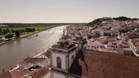 Alcacer-Do-Sal-Und-Fluss-Sado,-Portugal