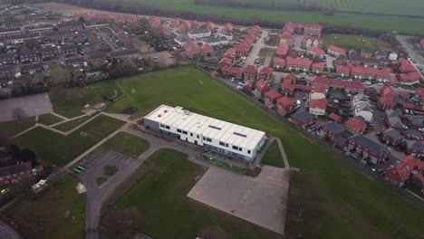 Escuela-Primaria-De-Aylesham-Desde-Arriba-4k-Drone-Shot