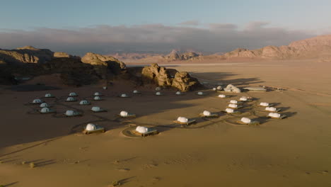 Bubble-Luxotel-Wadi-Rum-Mit-Einzigartigen-Unterkünften-In-Der-Wüste-Wadi-Rum-In-Jordanien
