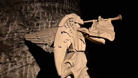 Escultura-De-Un-ángel-Dentro-De-La-Catedral-De-Sal-De-Colombia