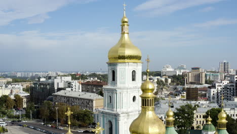 Torres-Ornamentadas-De-La-Catedral-De-Santa-Sofía-En-Kiev,-Ucrania