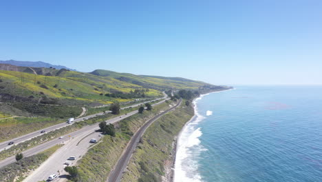 US-Highway-Route-101-with-a-seaside-view-in-Southern-California---aerial-view