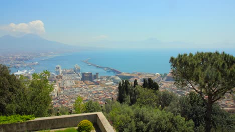 Panoramic-View-Of-Naples-Bay-And-Mount-Vesuvius-From-The-Garden-Of-Certosa-di-San-Martino-Charterhouse-In-Naples,-Italy