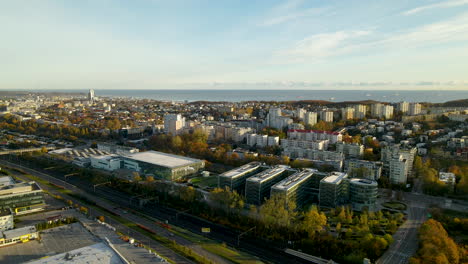 Skyline-Im-Stadtzentrum-Von-Gdynia-Bei-Tagesanbruch-In-Polen