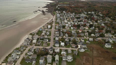 Beautiful-aerial-view-of-Higgins-Beach-in-Scarborough,-Maine