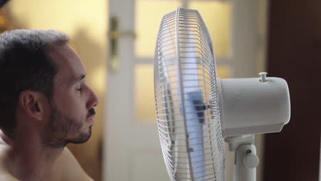 Cooling-Barcelona-summer-heat-using-table-fan