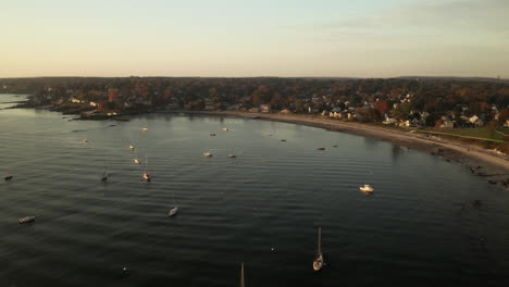 Wunderschöne-Luftaufnahme-Von-Simonton-Cove-Und-Willard-Beach-In-Portland,-Maine