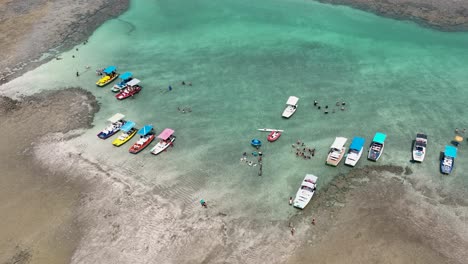 Natürliche-Pools-Der-Korallenriffe-Am-Strand-Von-São-Miguel-Dos-Milagres-In-Alagoas,-Brasilien