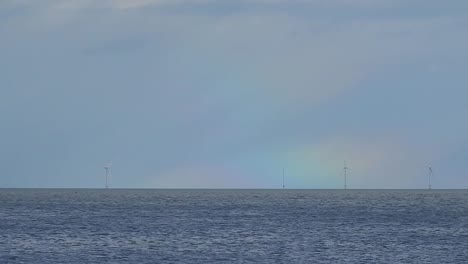 Regenbogen-Neben-Offshore-Windkraftanlage-Mit-Erneuerbarer-Energie-Seelandschaft