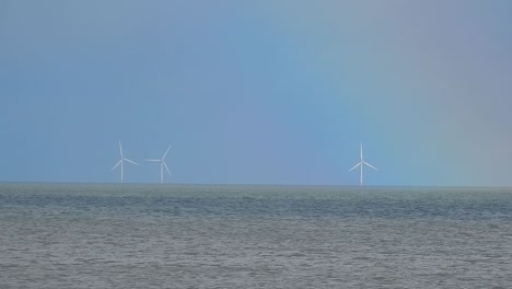 Regenbogen-Neben-Offshore-Windkraftanlage-Mit-Grüner-Energie-Seelandschaft