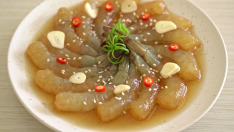 Eingelegte-Garnelen-Nach-Koreanischer-Art-Oder-Eingelegte-Garnelen-In-Koreanischer-Sojasauce---Asiatischer-Essensstil