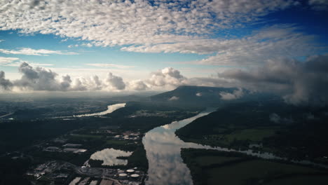 Lookout-Mountain-in-Morning-with-Slow-Clouds-over-Tennessee-River-Chattanooga,-TN