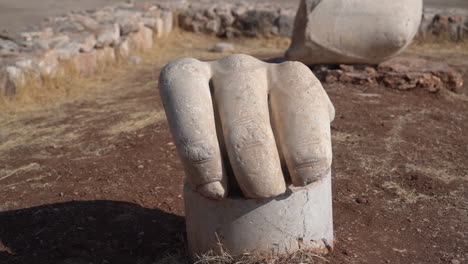 Gigantic-Hands,-Remains-of-Hercules-Statue-in-Front-of-Temple,-Amman,-Jordan
